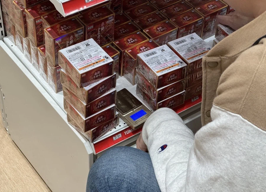 랜덤 가챠샵에 나타난 광인.._2.webp