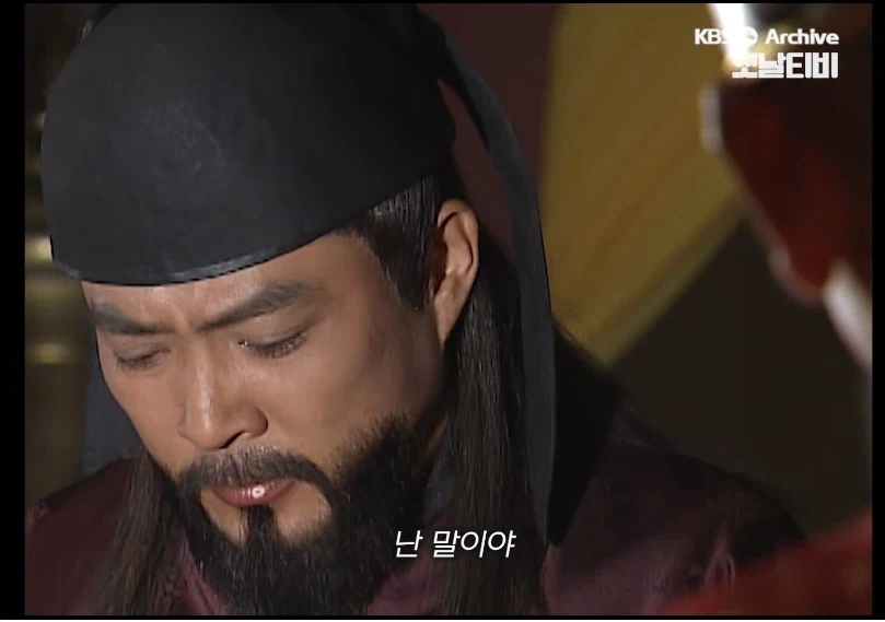 왕건이 마음에 든다는 궁예.jpg_1.webp