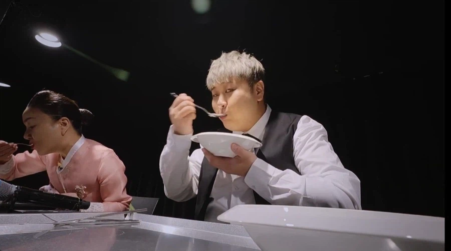 심사 하러 왔다가 폭식 하는 윤남노 셰프.jpg_5.webp