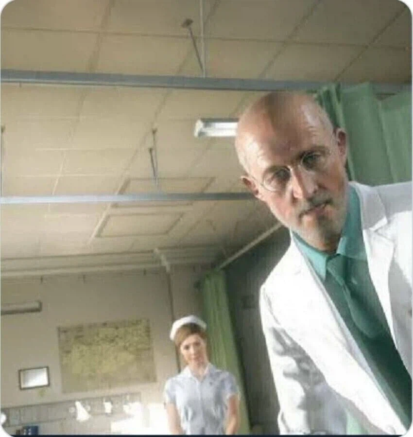 한번 누르면 5억년을 다른곳에서 보내고 5억원을 받는 버튼_1.webp