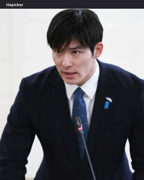 잘생긴 얼굴로 난리가 난 일본 최연소 도지사_4.webp