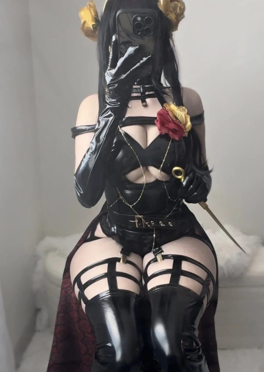 호불호 갈리는 코스프레 누나_4.webp