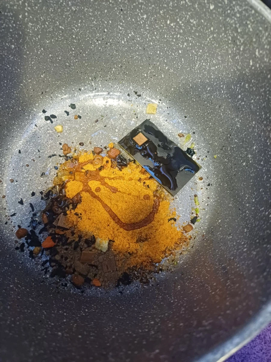 라면 먹으려다가 신용카드 떨굼_1.webp