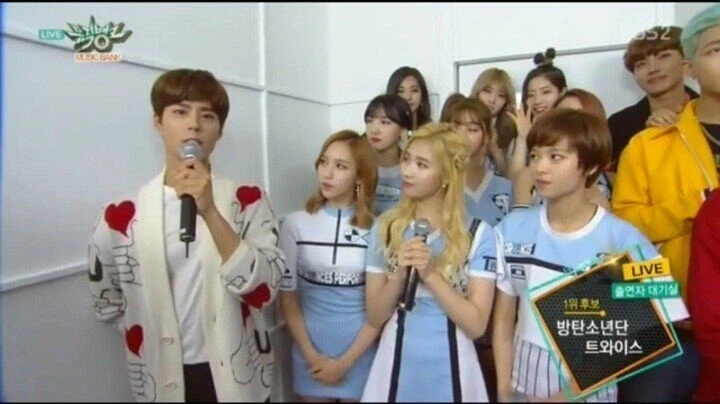 박보검 얼굴에 뭐 묻었나 보네 ㅋㅋ_1.webp