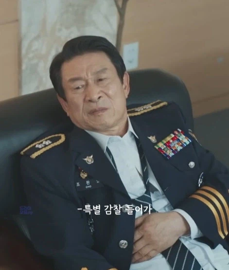 드라마 작가가 각본을 너무 이상하게 씀_13.webp