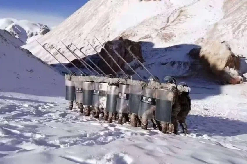 하수 : 핵보유국이 창방패로 싸우는게 맞냐_1.webp