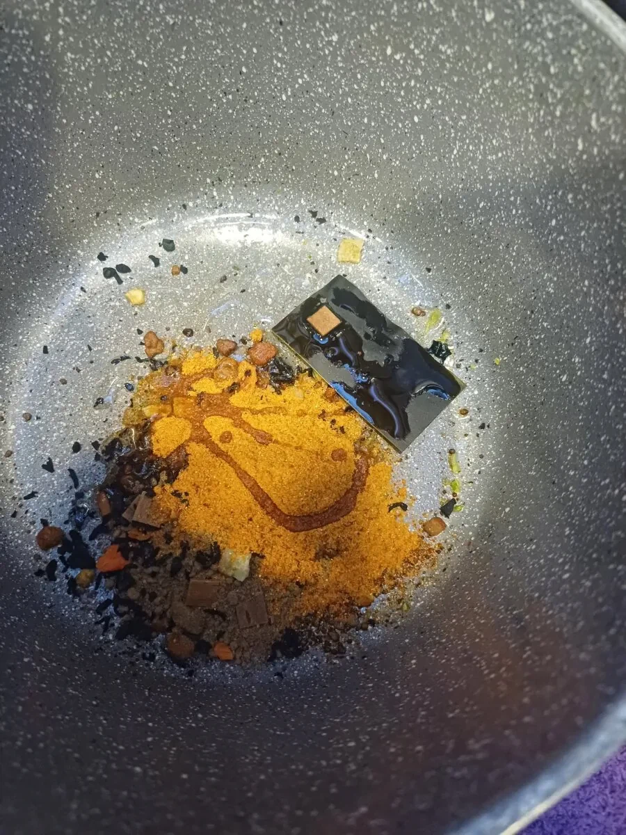 라면 끓이다 신용카드 떨어트린 사람_1.webp