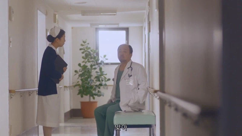 엄마가 만든 카레를 주겠다던 대머리 의사_15.webp