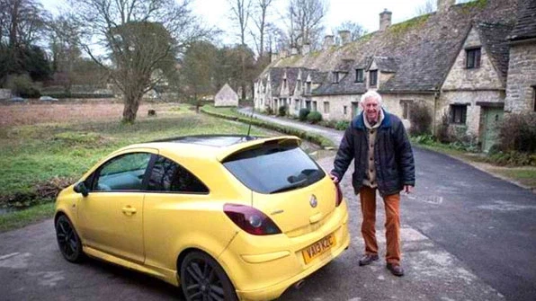 노란색 차를 탄다고 탄압 받은 노인_1.webp