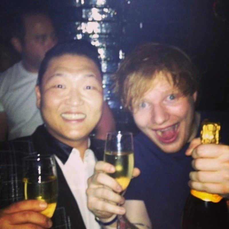 싸이랑 사진찍은 에드시런.jpg_1.webp