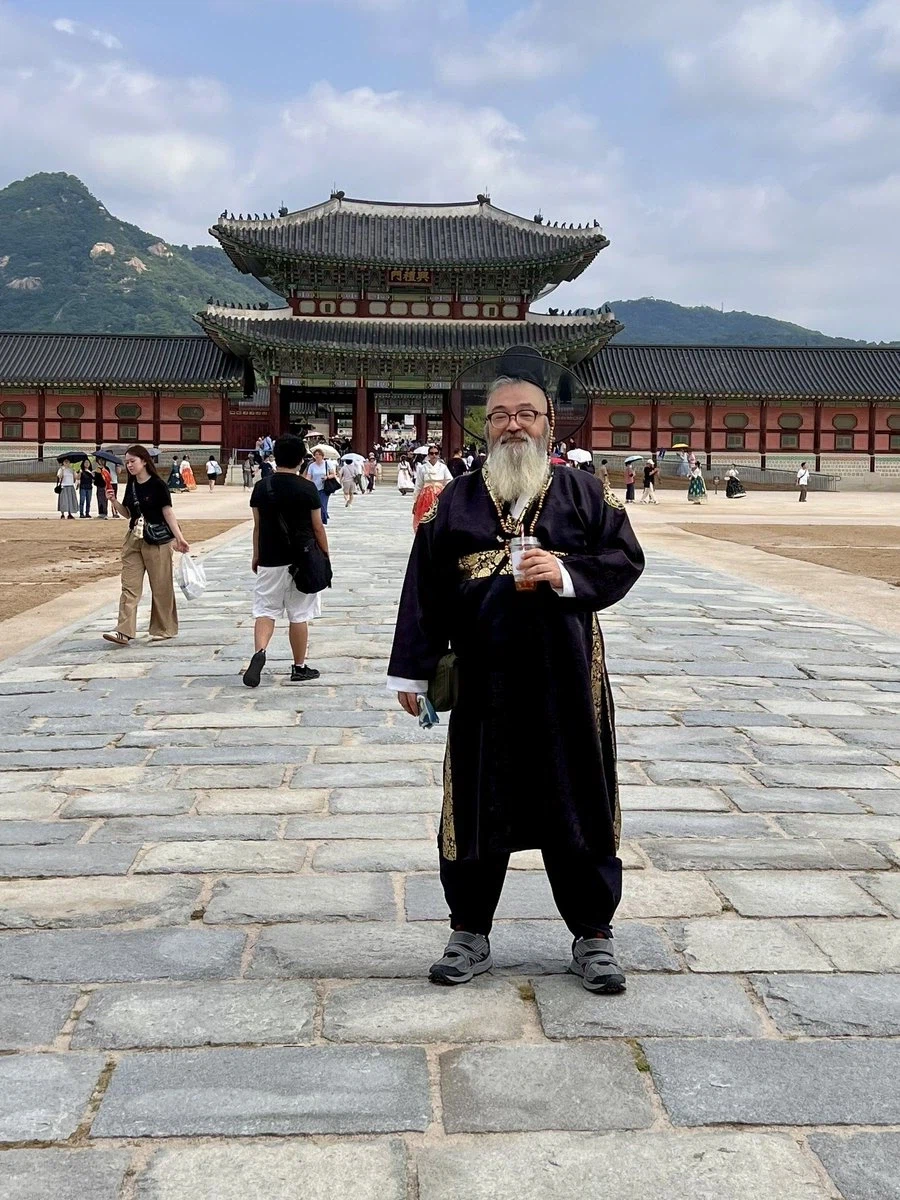 한복 입으러 놀러온 외국인 아저씨_2.webp