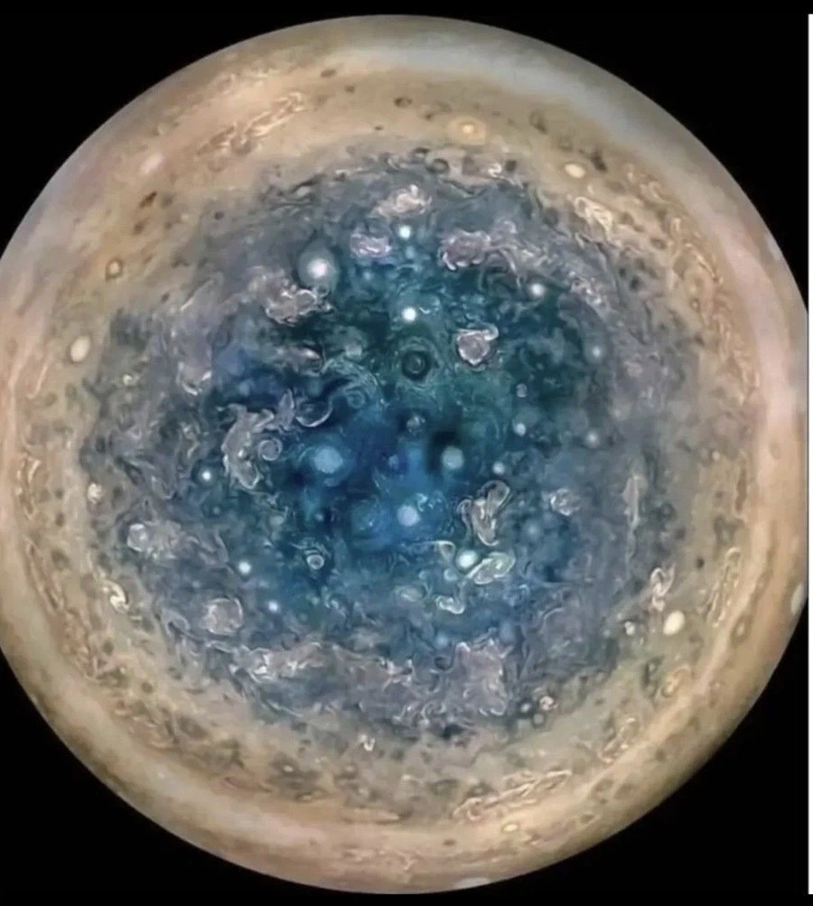 NASA가 공개한 목성 근접샷_8.webp