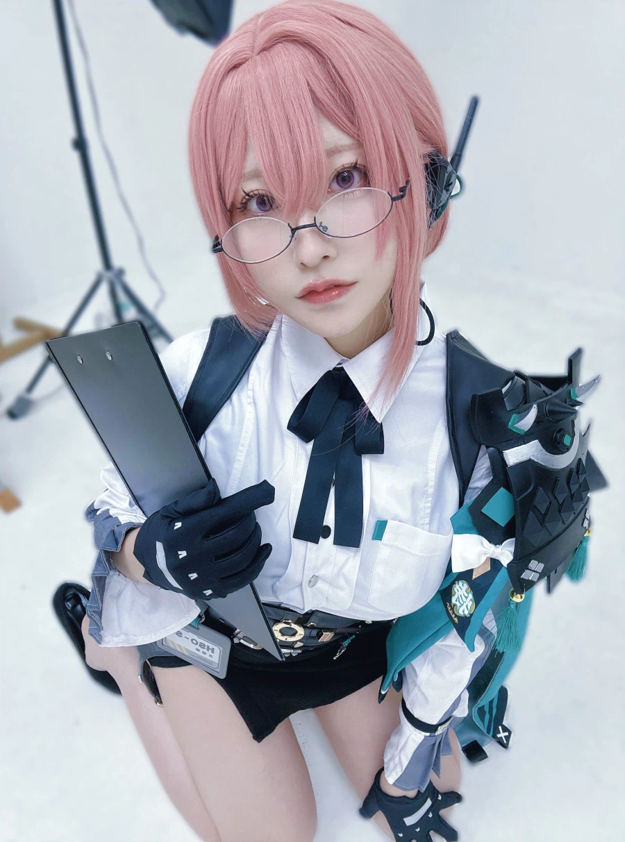 [젠레스] 다리가 예쁜 야나기 코스프레_2.webp