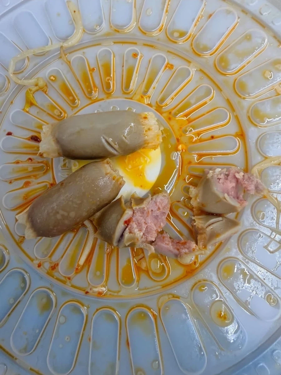 소세지 절대 쉰게 아니라고 우기는 사장_2.webp