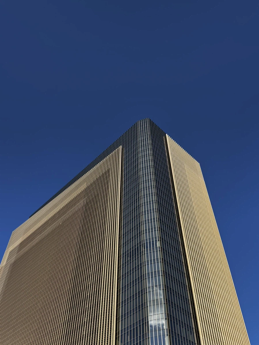 건물 꼭대기 사진에서만 느낄 수 있는 특별한 감성.twit_2.webp