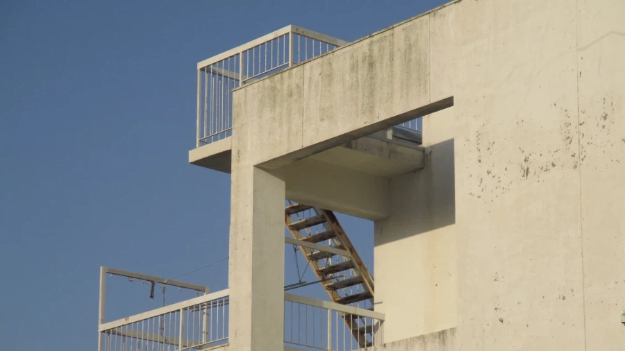 건물 꼭대기 사진에서만 느낄 수 있는 특별한 감성.twit_7.webp