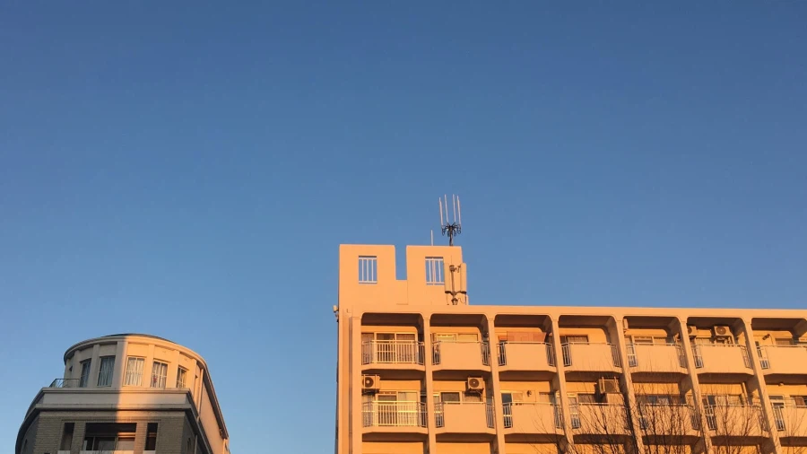 건물 꼭대기 사진에서만 느낄 수 있는 특별한 감성.twit_9.webp