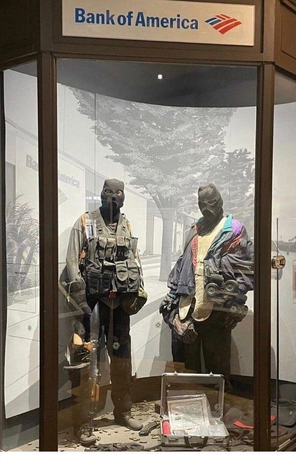 미국은 은행갈 때 단정히 입고 가나봐_1.webp