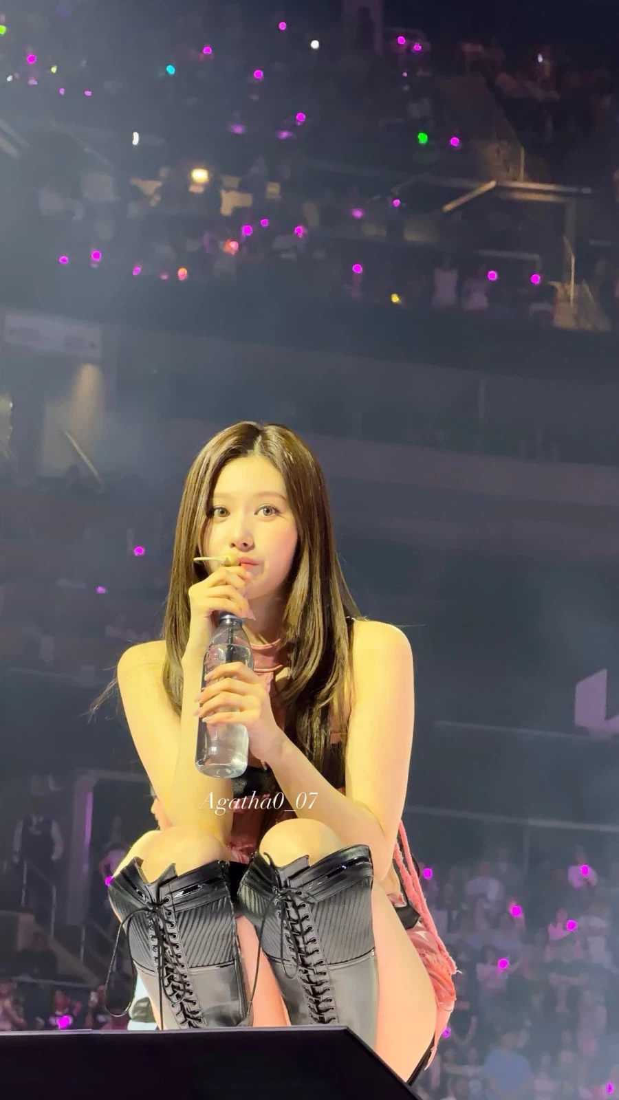 생수 마시는 모습이 이쁜 사나_1.webp