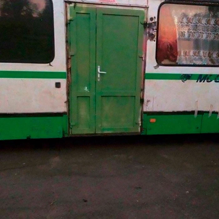 고전적인 버스 후문_1.webp