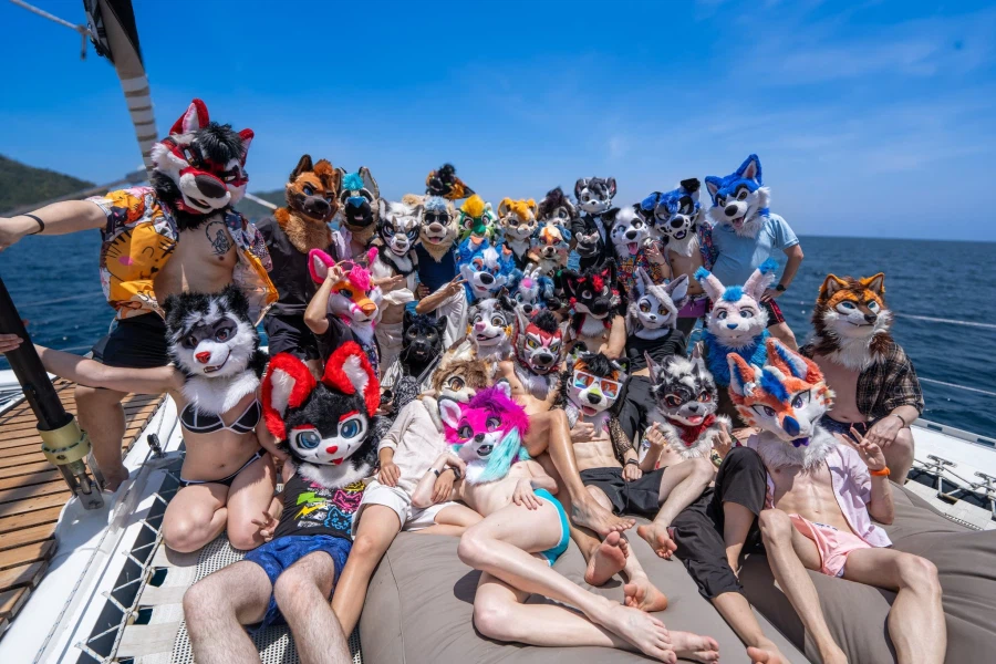 퍼리 선상파티 짤_1.webp