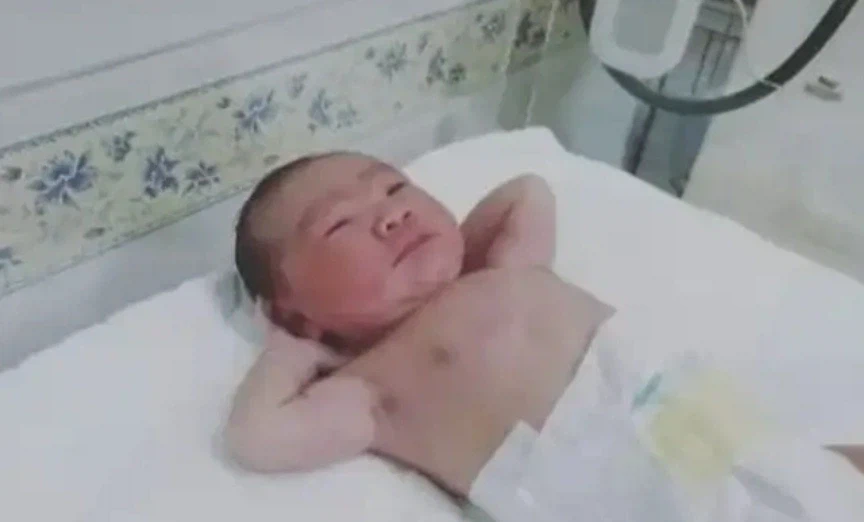 심상치 않은 아기의 탄생_1.webp