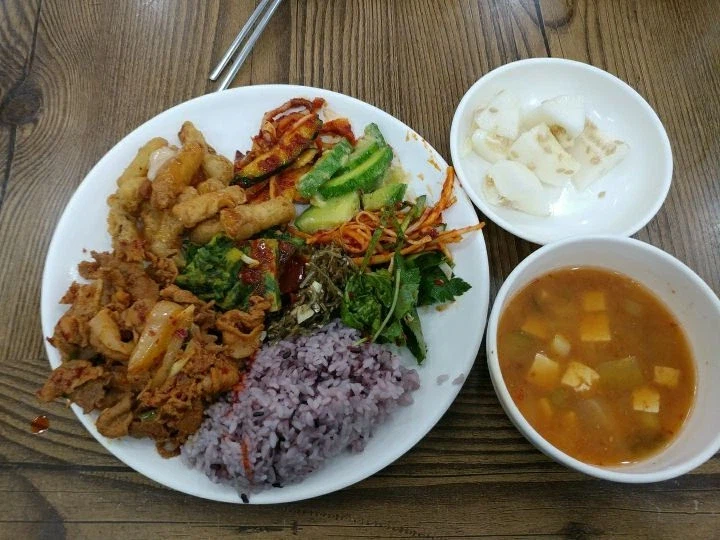 노가다 현장, 일용직 공짜 음식은 대충 이렇게 나오는걸로 앎.._12.webp