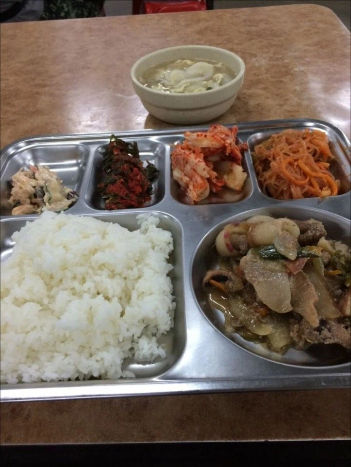 노가다 현장, 일용직 공짜 음식은 대충 이렇게 나오는걸로 앎.._13.webp