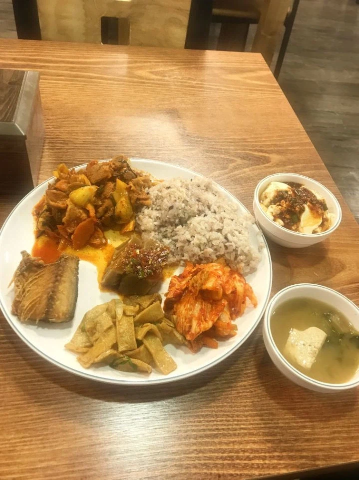 노가다 현장, 일용직 공짜 음식은 대충 이렇게 나오는걸로 앎.._15.webp