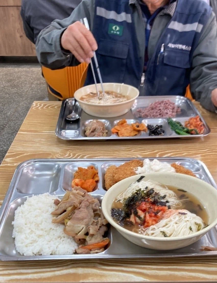 노가다 현장, 일용직 공짜 음식은 대충 이렇게 나오는걸로 앎.._1.webp