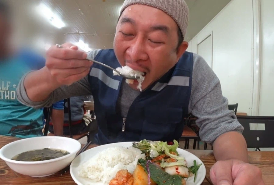 노가다 현장, 일용직 공짜 음식은 대충 이렇게 나오는걸로 앎.._2.webp