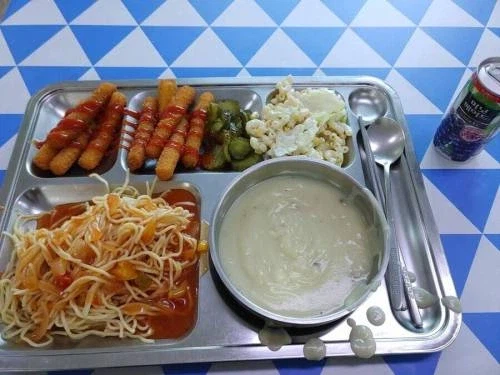 노가다 현장, 일용직 공짜 음식은 대충 이렇게 나오는걸로 앎.._17.webp