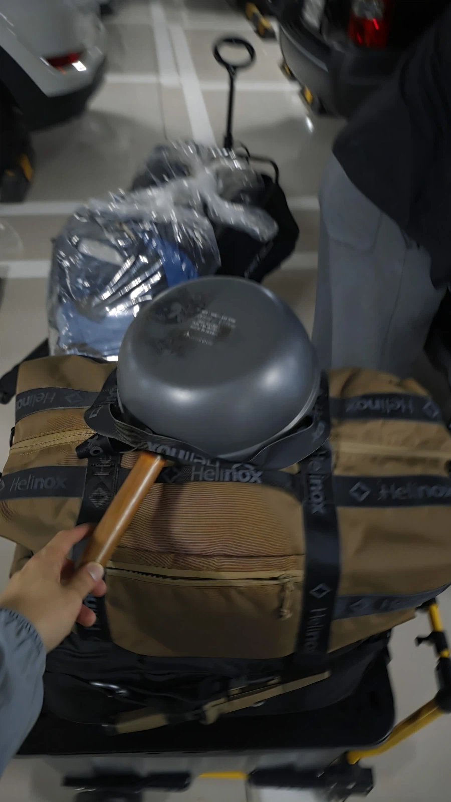 새집에 짐 넣는거 도와주러왔는디_1.webp