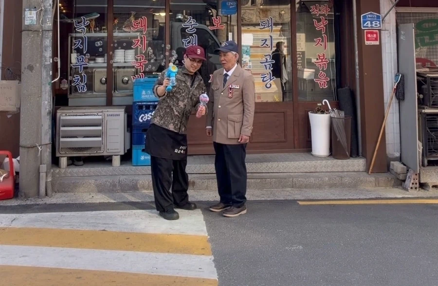 제복 입고 식당 오신 월남참전 유공자 어르신_3.webp