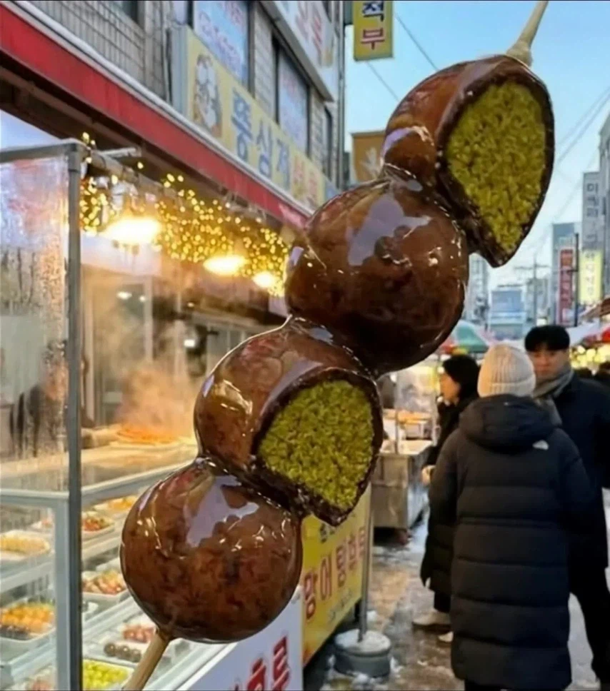 모두가 기다려 온 혼종이라는데_1.webp