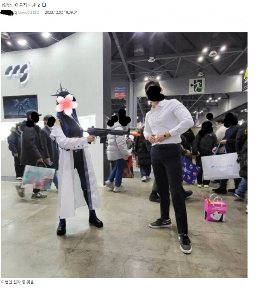 코스어 분들이 일반인을 찾는 희귀한 경우.jpg_3.webp