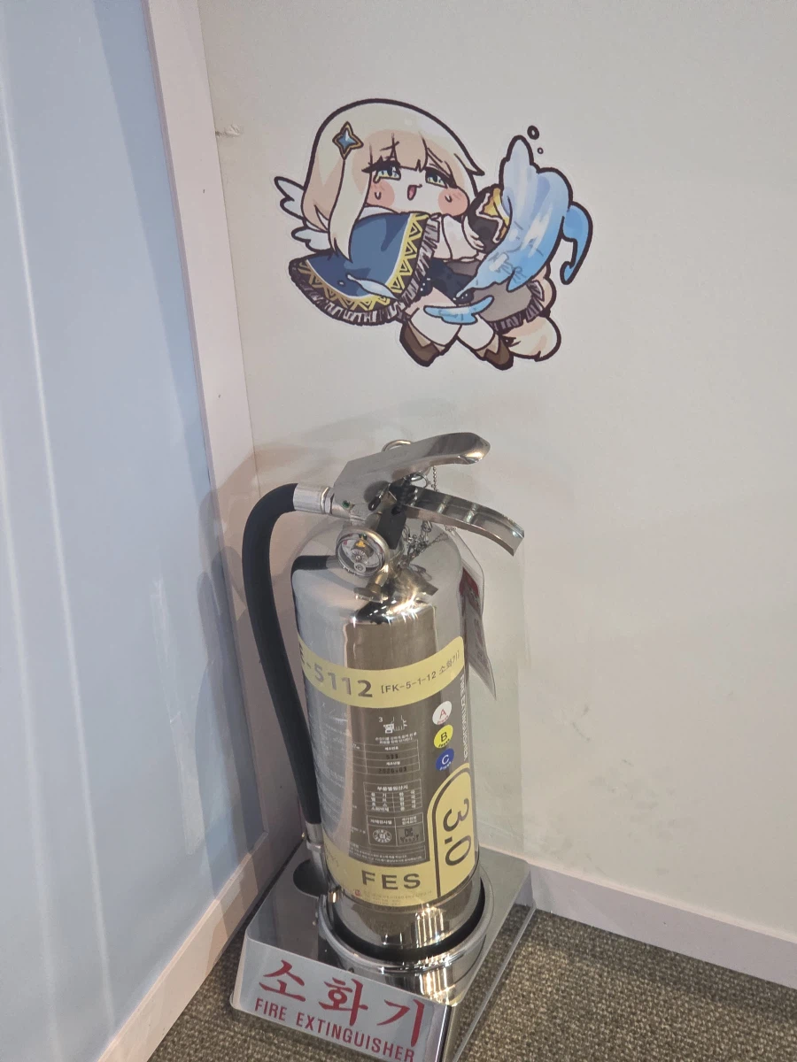 트릭컬) 현백 생존 전시회의 디테일_3.webp