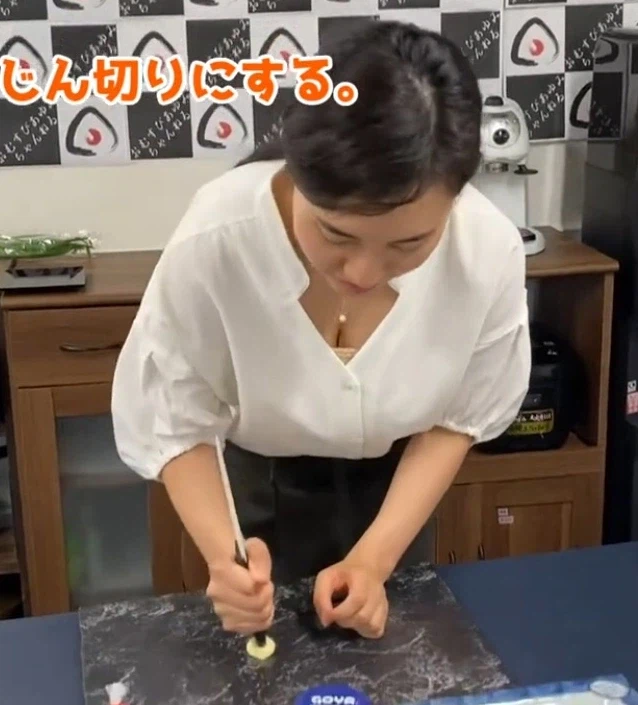 은퇴 후 주먹밥 식당을 차려 성공한 전직 액션배우_6.webp