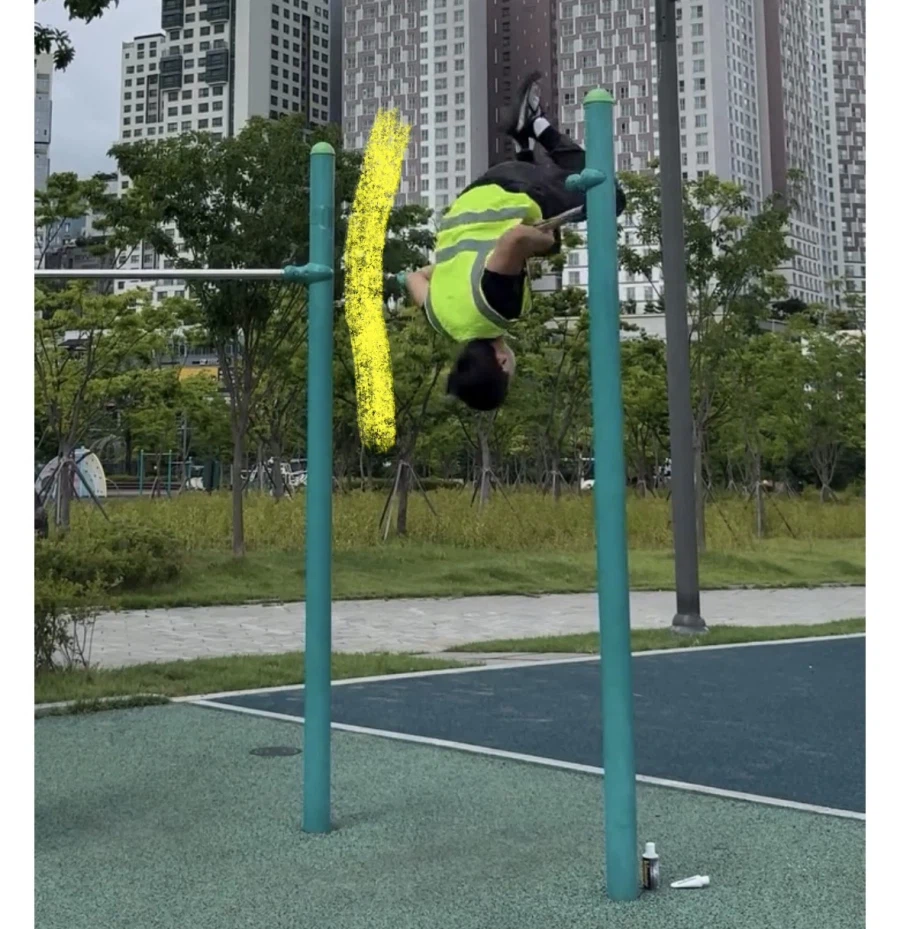 놀이터 철봉 부서지는게 문제라는 사람은_1.webp