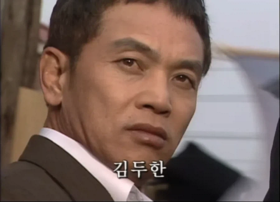 야인시대) 김두한이 정진영 총으로 쏴죽일 때가 만으로 28살일 때임_1.webp