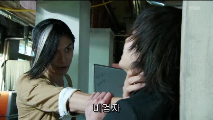 가면라이더 가이무) 타카토라의 실수_5.webp