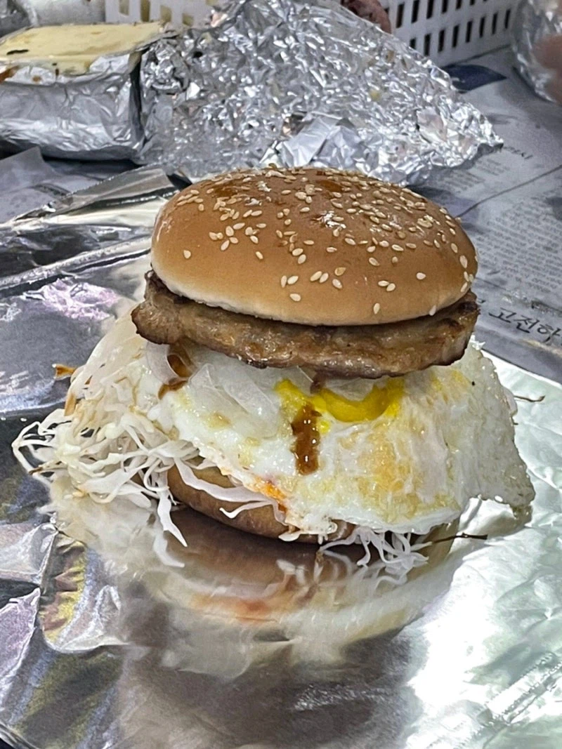 의외로 호불호가 갈리능 햄버거_2.webp