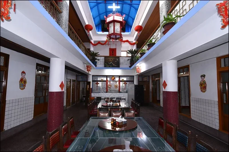 밥먹다가 칼싸움 할거 같음_1.webp