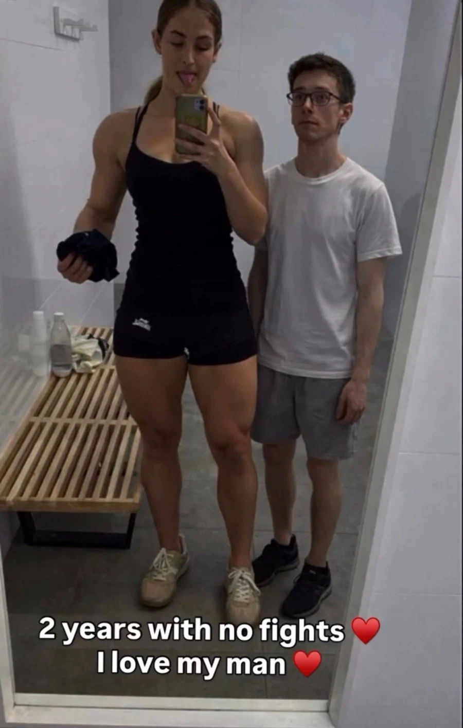 2년간 남자친구와 한번도 씨우지 않았다는 여자.jpg_1.webp