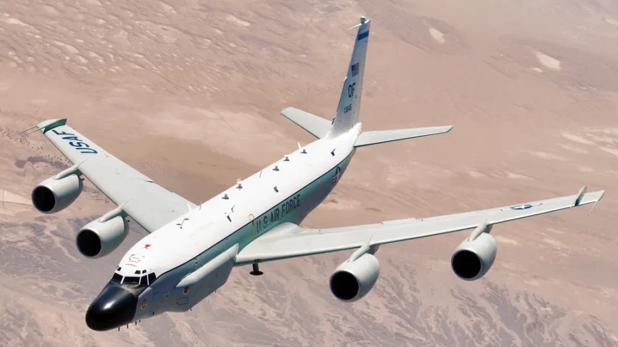 얼굴 찡그리는 비행기_1.webp