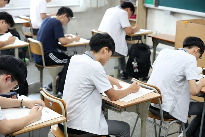 아싸 청소년들은 공학 가지마라.jpg_1.webp