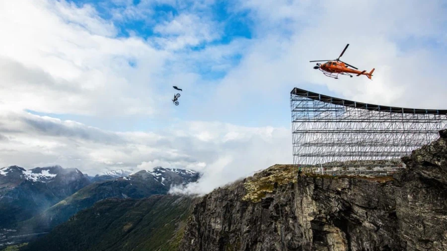 모두가 제발 자연사 해달라고 비는 사람_3.webp