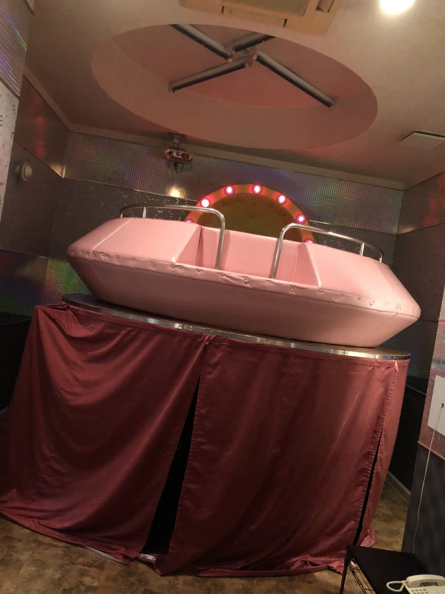 일본 러브호텔에있는 UFO_2.webp