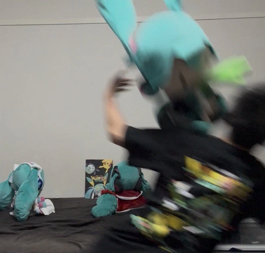 AI이 탑재된 하츠네미쿠 인형_2.webp