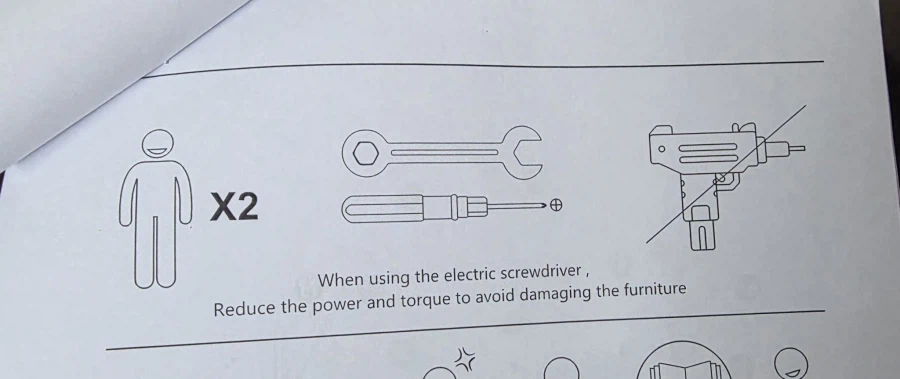 책상 조립시 쓰면 안되는 도구_1.webp